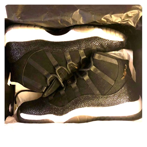 11s black and gold